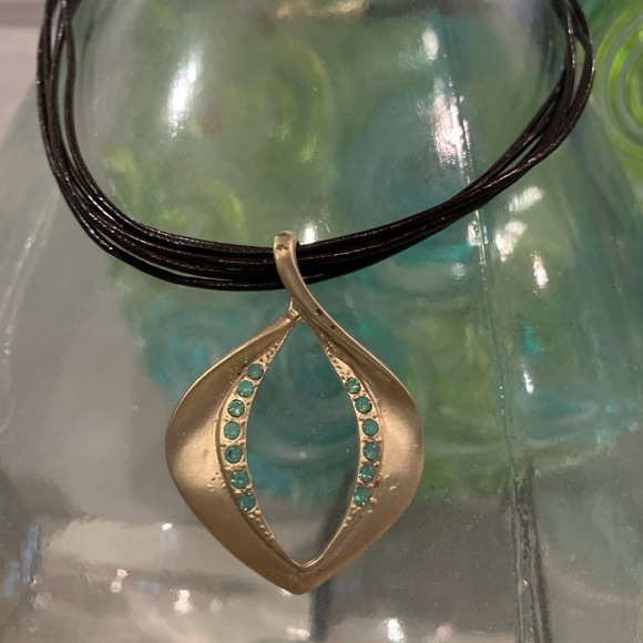 Pacific Opal and leather necklace - Picture 2 of 2